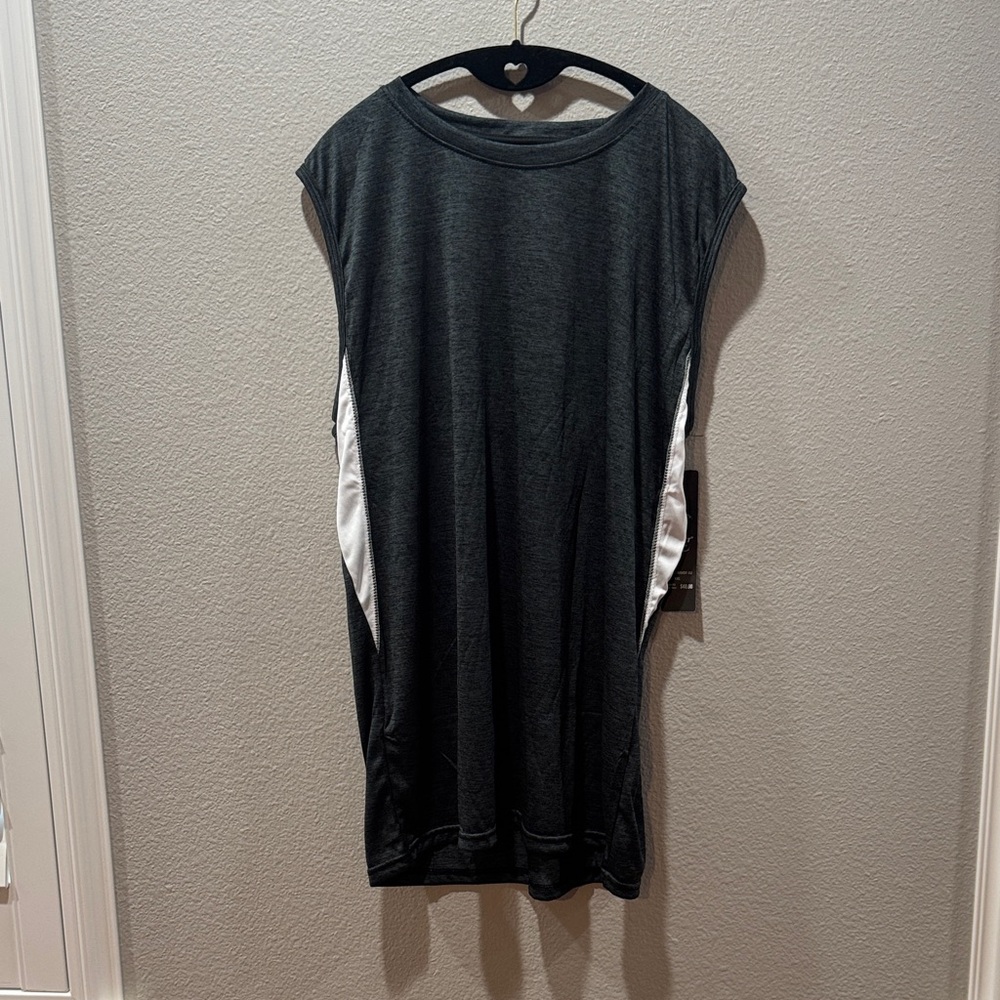 🖤🤍 Reset Black & White Sleeveless Top – Size 2XL 🤍🖤